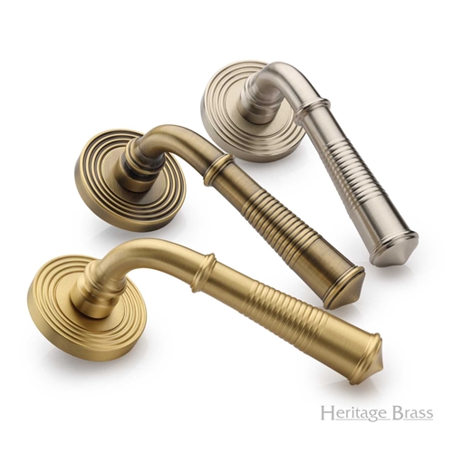 Bridgetown Reeded Door Handle on Round Rose in Antique Brass