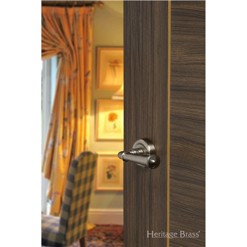 Colonial Door Handle on Round Rose in Polished Brass