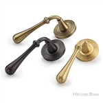 Roma Reeded Door Handle on Round Rose in Polished Brass