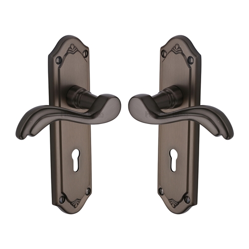 Lisboa Door Handle on Plate