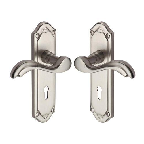 Lisboa Door Handle on Plate