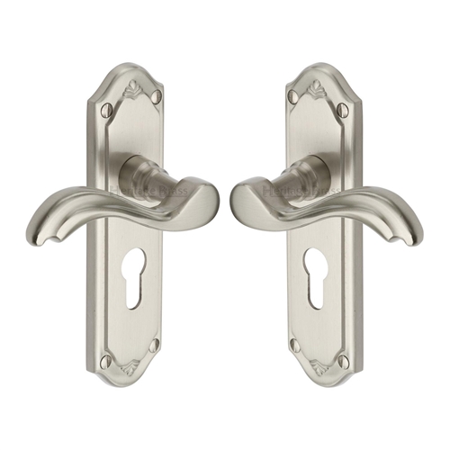 Lisboa Door Handle on Plate